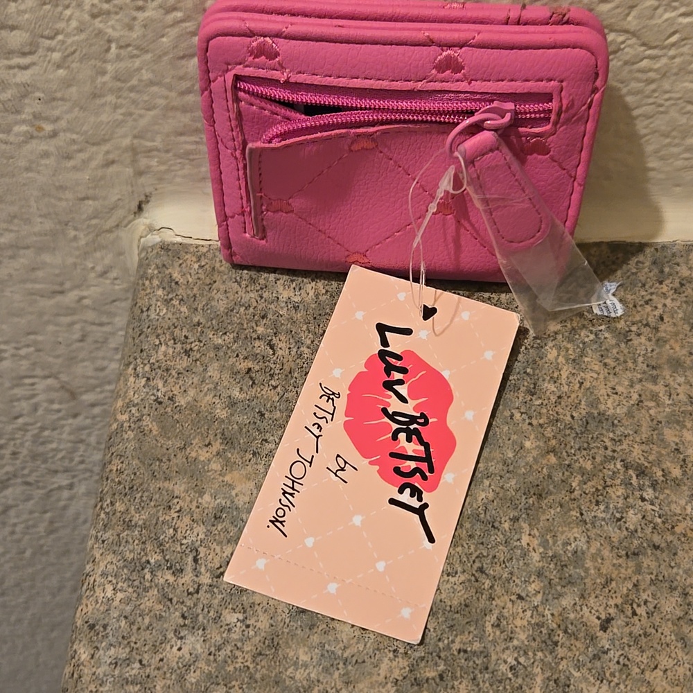 Betsey Johnson Pink Heart Quilted Wallet Nwt - Picture 2 of 3